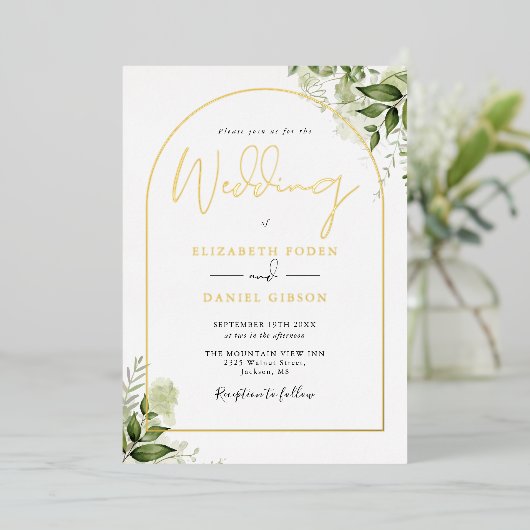Greenery Monogram Elegant Script Wedding Gold Arch Folie Uitnodiging (Staand Voorkant)