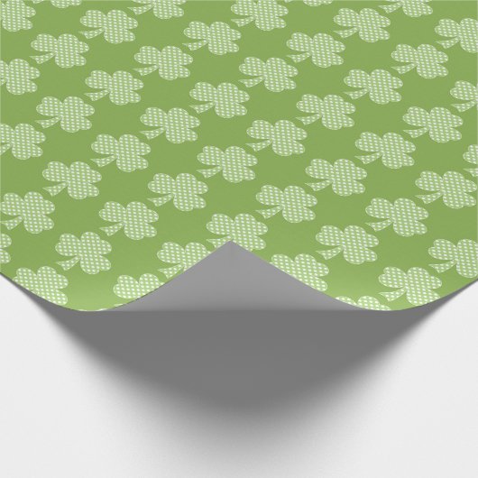 Greenery Shamrock Clover Polka stipt Patrick's Day Cadeaupapier (Hoek)