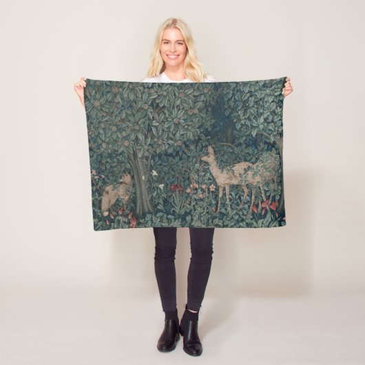 Greenery, Victorian Era Tapestry by Henry Dearle Fleece Deken (In situ)