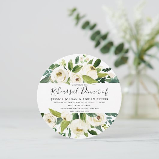 Greenery White Floral Rehearsal Dinner Invitation Kaart (Staand voorkant)