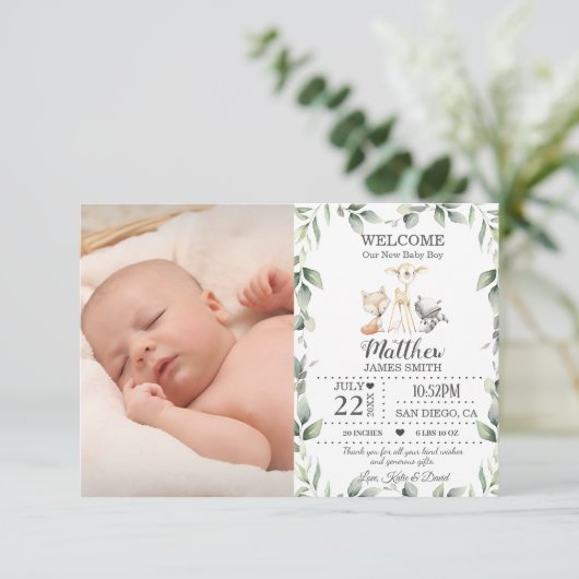 Greenery Woodland Animals New Baby Boy Foto Birth Aankondiging (Staand voorkant)