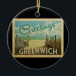 Greenwich Connecticut Beach Vintage Travel Keramisch Ornament<br><div class="desc">Deze groeten van Greenwich  briefkaart zijn voorzien van een zandig strand met een prachtig turquoise oceaanwater en boven het zee,  een blauwe hemel met blauw witte wolken. In de klassieke reisstijl.</div>
