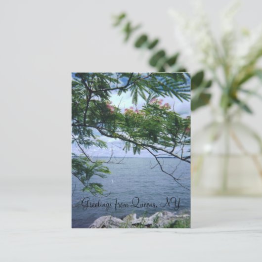 Greetings from Queens Briefkaart (Staand voorkant)