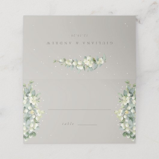 Greige Snowberry + Eucalyptus bruiloft gevouwen Plaatskaartje (Buitenkant ongevouwen)