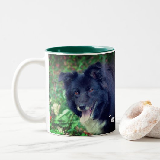 Grens Collie Smiling Cute Personated Tweekleurige Koffiemok (Met donut)