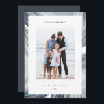 grens voor gehakt vlees | Hanukkah-foto Feestdagenkaart<br><div class="desc">Verstuur Hanukkah groeten naar vrienden en familie met onze elegante fotokaarten. Ontworpen om één enkele verticale of portretgeoriënteerde foto aan te passen,  kenmerkt de kaart een geo-de van de waterverf plakgrens in humeurlicht onduidelijk beeld. Pas uw eigen Hanukkah-begroeting en familienaam/namen aan.</div>