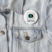 Grenzeloos Ruimtemeisje – Futuristische Kosmische Ronde Button 5,7 Cm (In situ)