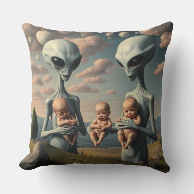 Grey Aliens Cradling Human Babies Kussen (Voorkant)