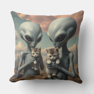 Grey Aliens Holding Kittens Kussen
