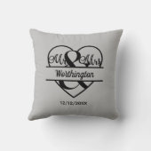 Grey Black Mr. en Mrs Heart Wedding Gift Kussen (Achterkant)