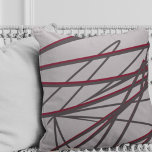 Grey & Burgundy Modern Elegant Abstract Kussen<br><div class="desc">De moderne gloeiende kussens hebben een elegante abstracte lineaire samenstelling in de Bourgogne en wijn op een grijze achtergrond. Een artistiek abstract ontwerp met een organisch lineair ontwerp kenmerkt grijze accenten en bogundy accenten op een lichtere grijze achtergrond. Het artistieke ontwerp aan de voorkant is een gelaagde samenstelling die diepte...</div>