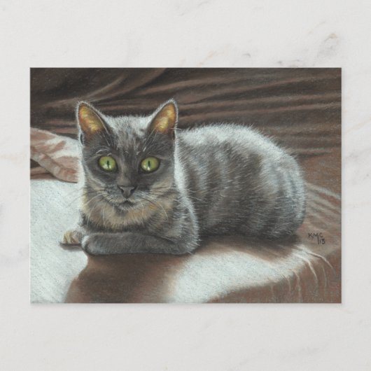Grey Cat Green Eyes op Bed Briefkaart KMCoriginals (Voorkant)
