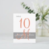 Grey Coral Monogram Trouwtafel Kaart (Staand voorkant)