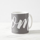 Grey | Eenvoudige Typografie Mam EST. Mok (Voorkant rechts)