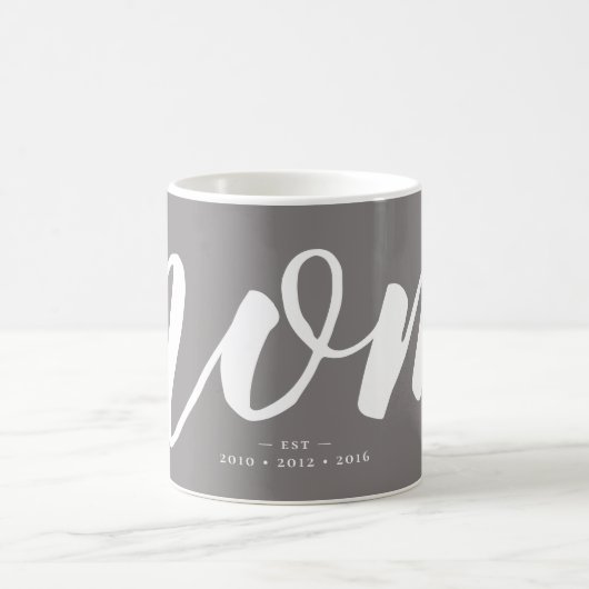 Grey | Eenvoudige Typografie Mam EST. Mok (Center)