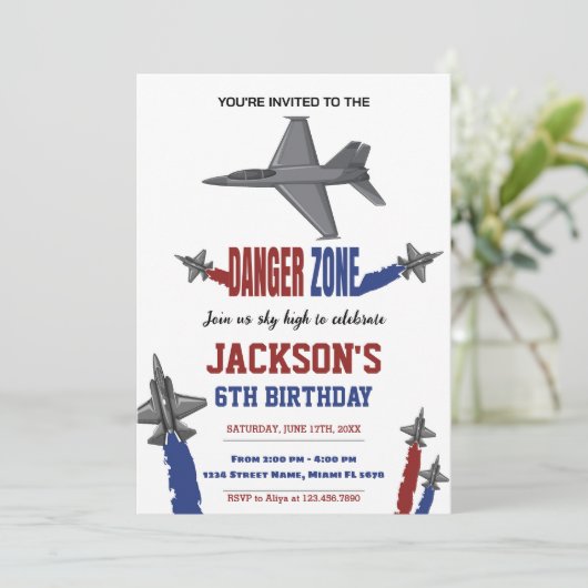 Grey Fighter Jet Verjaardag Uitnodigingen (Staand voorkant)