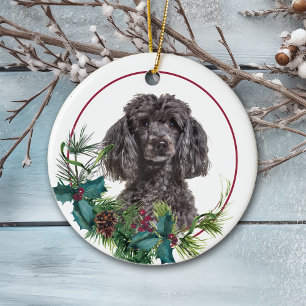 Grey Poodle Dog Evergreen Berry Wreath Keramisch Ornament