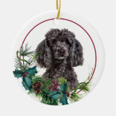 Grey Poodle Dog Evergreen Berry Wreath Keramisch Ornament (Voorkant)