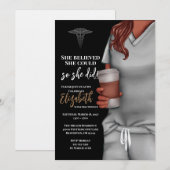 Grey Scrubs Verpleegkunde School Afstuderen Uitnod Kaart (Voorkant / Achterkant)