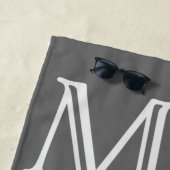 Grey White Mr. en Mrs. Wedding gepersonaliseerd Strandlaken (In situ)