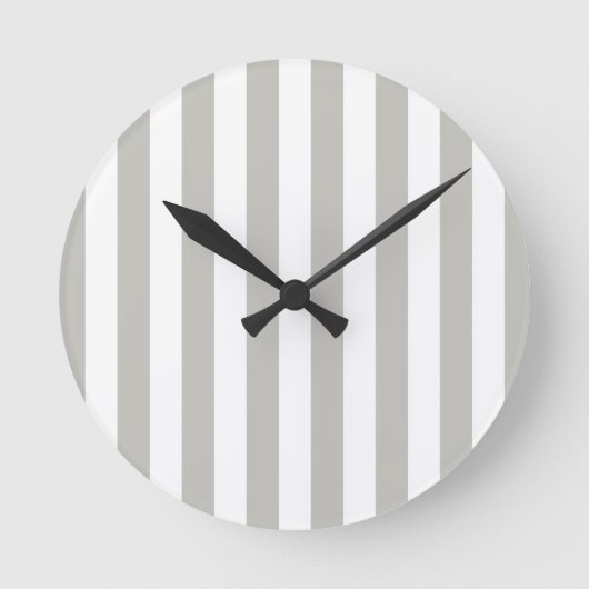 Grey & White Stripe Clock Ronde Klok (Voorkant)