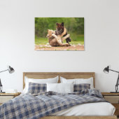 Grey Wolf Pups Worstelen Canvas Afdruk (Insitu (Slaapkamer))