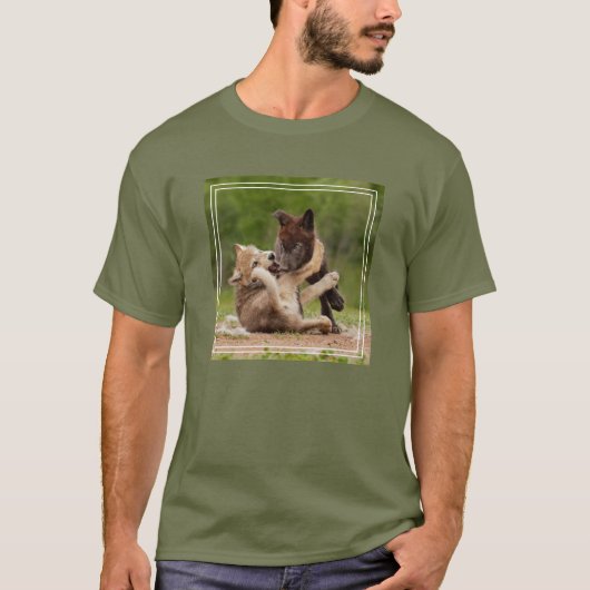 Grey Wolf Pups Worstelen T-shirt (Voorkant)