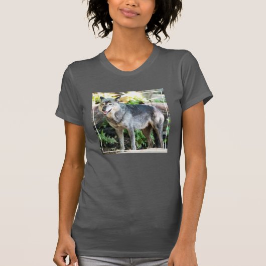 Grey Wolf Standing Alone T-shirt (Voorkant)
