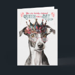 Greyhound Dog Queen for Day Funny Birthday Kaart<br><div class="desc">Ziet deze gelukkige hond van Greyhound er niet klaar voor een feest in een roos gekleurde leesbril en een florale versierde kroon die geschikt is voor een koningin? Een leuke verjaardagskaart voor het hondse hondenliefhebber!</div>