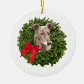 Greyhound in Xmas Wreath Keramisch Ornament (Voorkant)