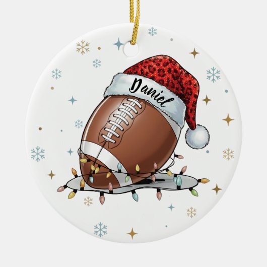 Gridiron Glow: Football with Santa Hat Keramisch Ornament (Voorkant)