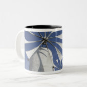 GRIEKENLAND, CRETE, provincie Iraklio, Ano Kera: 2 Tweekleurige Koffiemok (Voorkant links)