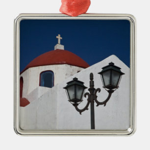 Griekenland, Mykonos, Kapel met rode koepel en Metalen Ornament