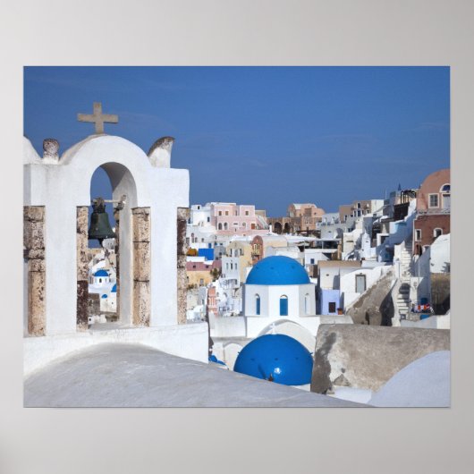 Griekenland, Santorini. Kellentoren en blauwe domp Poster (Voorkant)