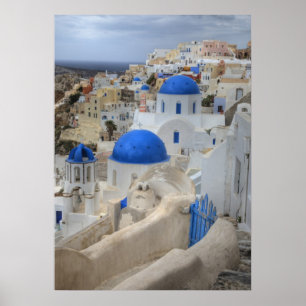 Griekenland, Santorini. Kellentoren en blauwe domp Poster