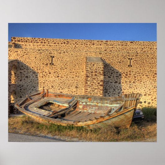 Griekenland, Santorini, Oia. Oude vissersboot op d Poster (Voorkant)