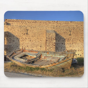 Griekenland, Santorini, Oia. Oude vissersboot op h Muismat