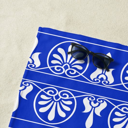 Grieks Arabesk Mediterraan Patroon Blauw Strandlaken (In situ)