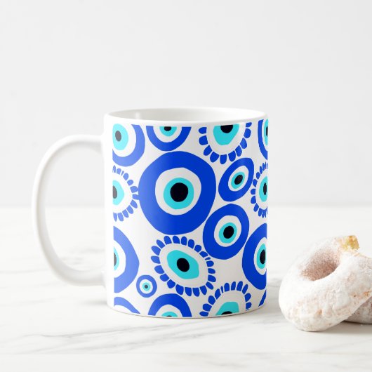 Grieks Oogsymbool Blauw en Wit Patroon Koffiemok (Met donut)