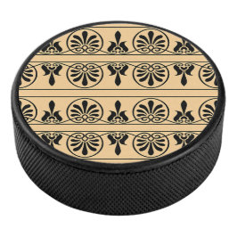 Griekse Arabesk Mediterraan Patroon Bruin Hockey Puck