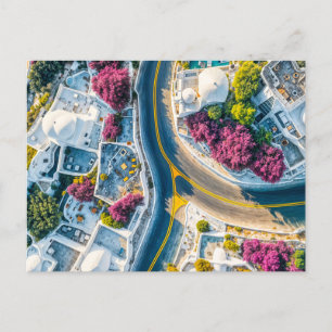 Griekse bergdorpstraat met Bougainvillea Feestdagenkaart