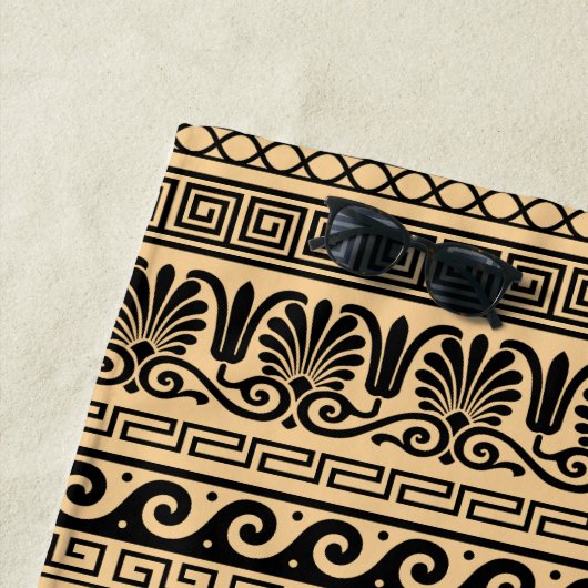 Griekse fret, mediterraan patroon, bruin strandlaken (In situ)