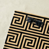 Griekse Meander Key Squares Patroon Bruin Strandlaken (In situ)