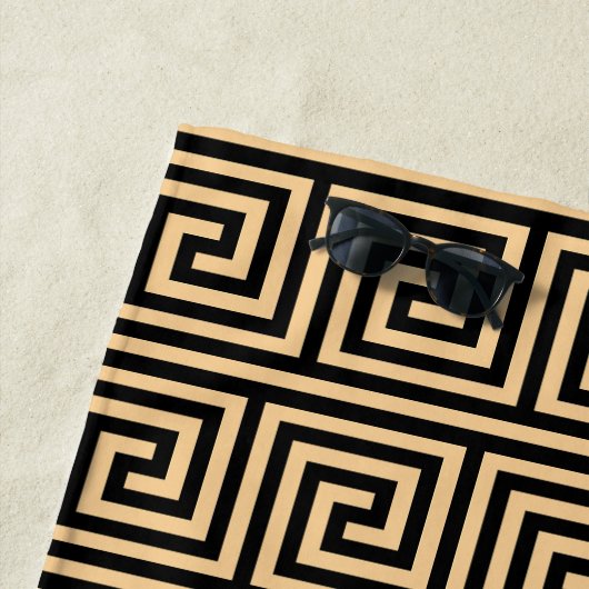 Griekse Meander Key Squares Patroon Bruin Strandlaken (In situ)