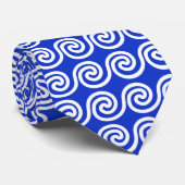 Griekse Meander Key Waves Patroon Blauw Stropdas (Opgerold)