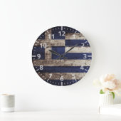 Griekse vlag op oude houten graan grote klok (Huis)