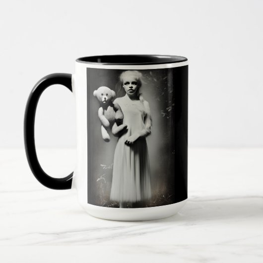 Griezelig Etherisch Meisje Holding Teddy Bear Mok (Links)