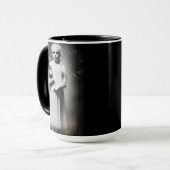 Griezelig Etherisch Meisje Holding Teddy Bear Mok (Voorkant links)