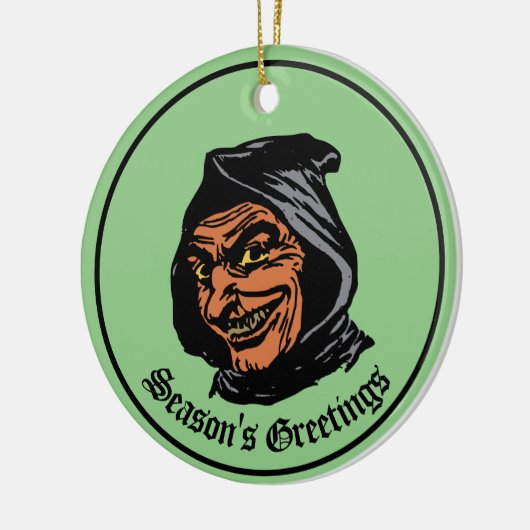 griezelig raar figuur met capuchon keramisch ornament (Links)