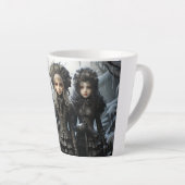 Griezelig Schattige Lowbrow Meisje Latte Cup Latte Mok (Rechterhoek)